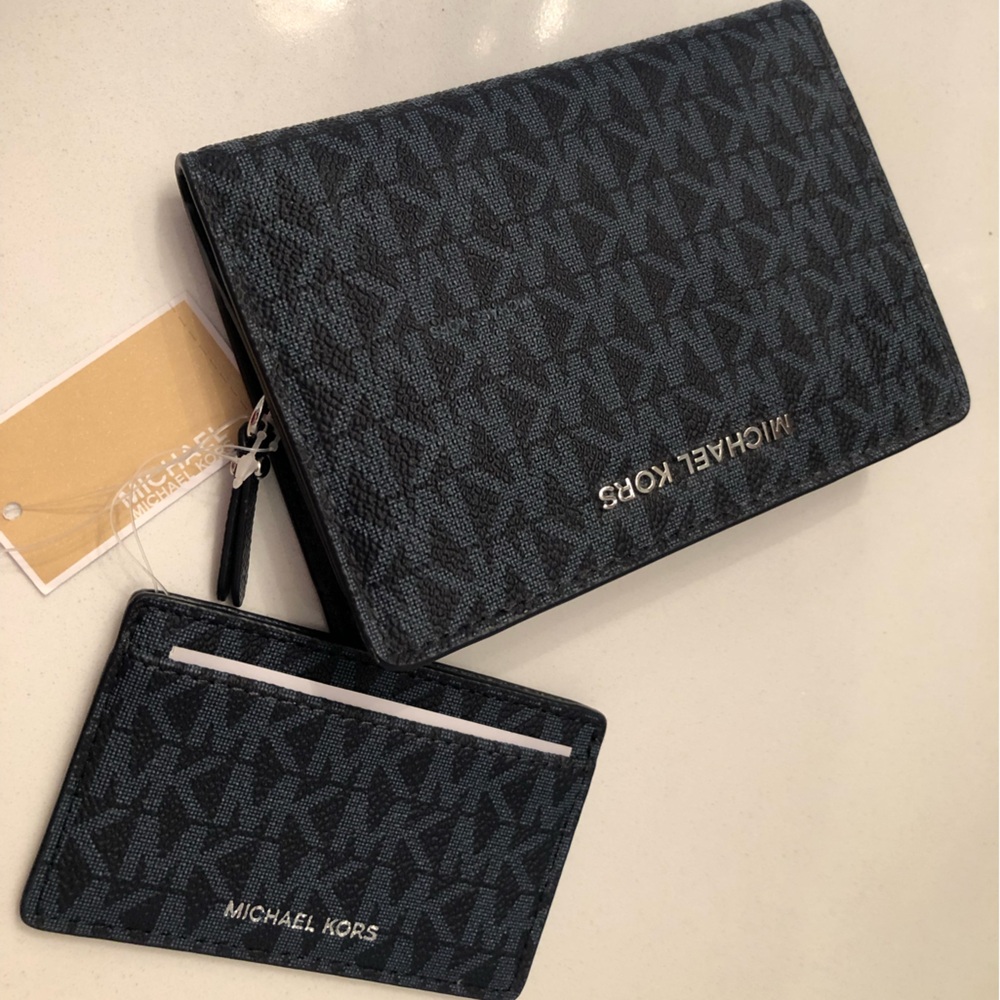 Michael Kors Dark Navy and Dark Gray Signature Zip Wallet Money Pieces Carryall